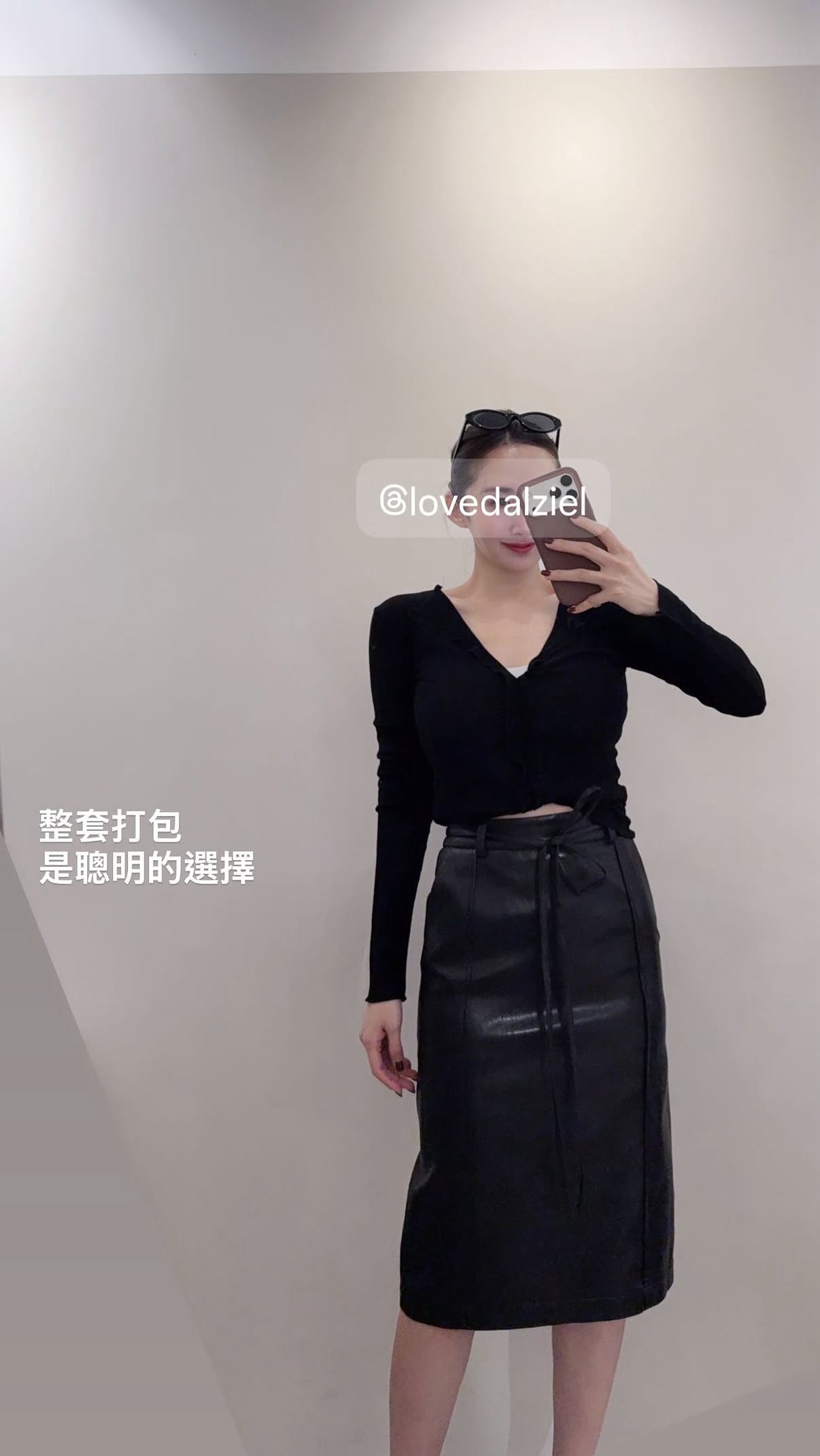 SK001-經典膝下後開衩皮裙